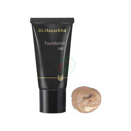 Dr. Hauschka tekoča podlaga odtenek 02 mandelj, 30 mL