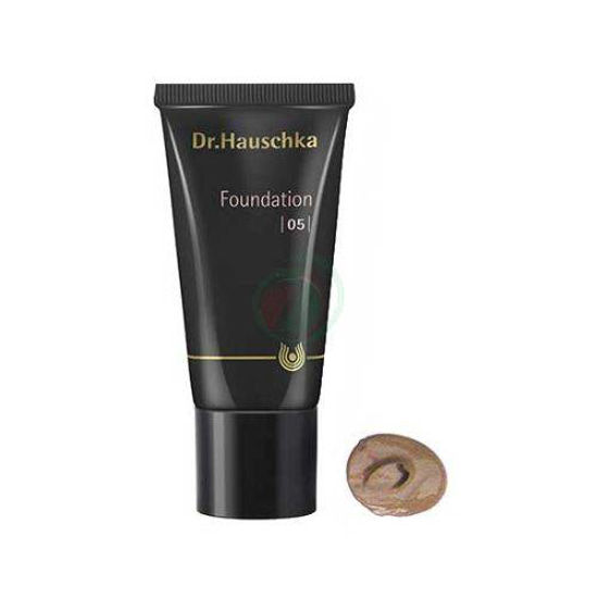 Dr. Hauschka tekoča podlaga odtenek 05 muškatni orešček, 30 mL